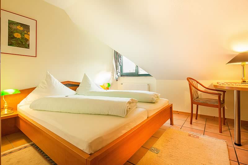 Unter den Hotels Steinhuder Meer ist das ruhig gelegene Apartment Hotel Scheevoigt das ideale Hotel Steinhuder Meer für Hundeliebhaber, Wandergruppen und Radfahrer. Schneevoigt, das Hotel am Steinhuder Meer. Hier finden Naturfreunde alles was das Herz begehrt.